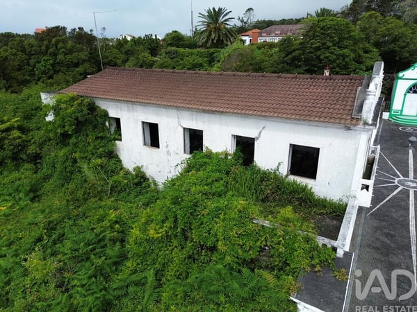 House in Lajes - view 1