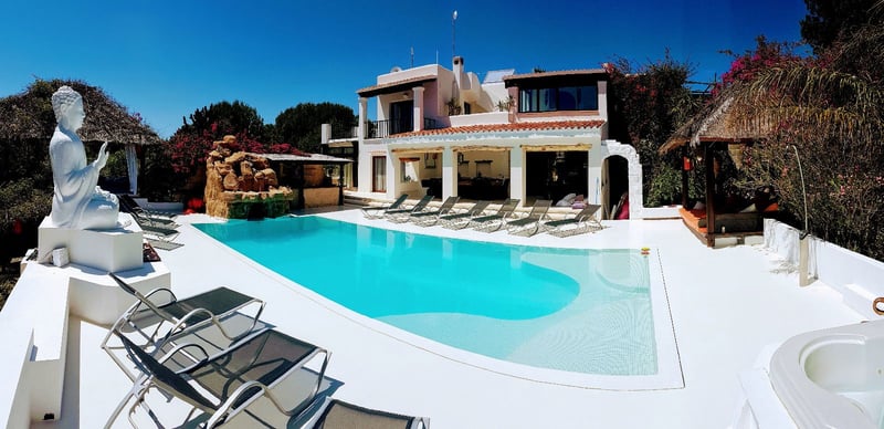 Villa in Cap Martinet - view 1