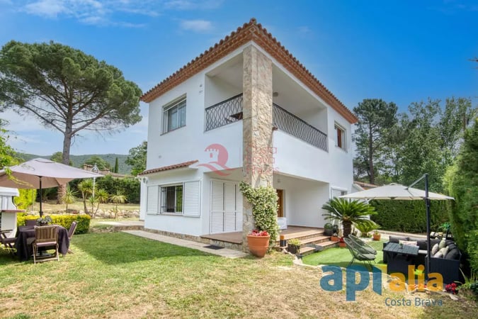 House in Bell-Lloch - view 1