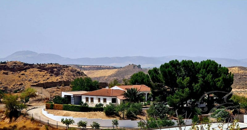 Villa in Moraleda de Zafayona - view 1
