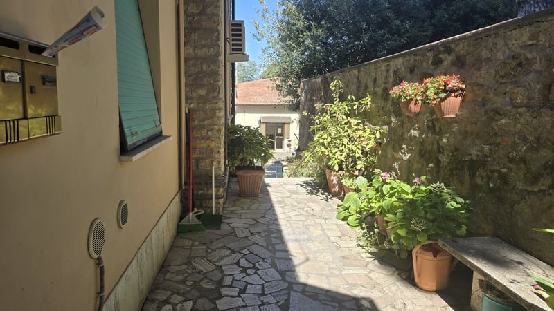 House in Volterra - view 1
