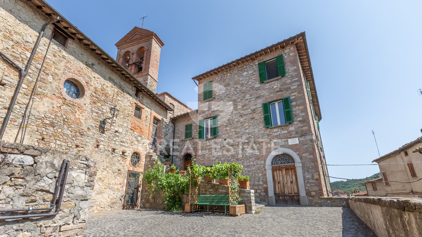 House in Fabro - Image 3