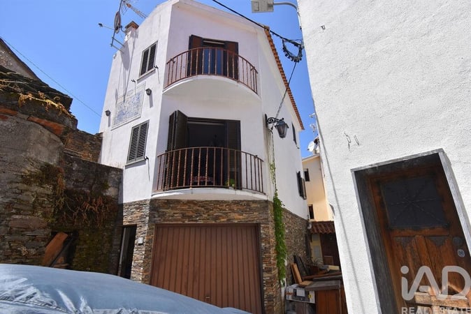 House in Benfeita - view 1