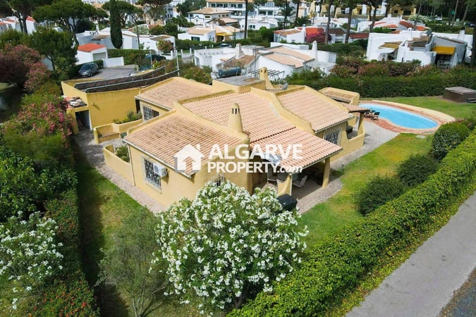Villa in Quarteira - view 1