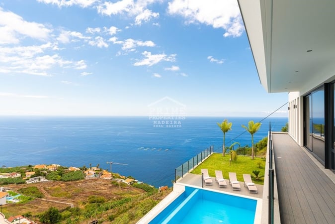 Villa in Estreito da Calheta - view 1