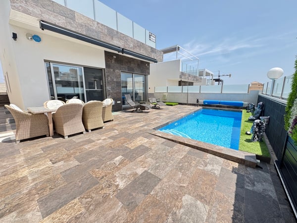 Villa in Villamartin - view 1