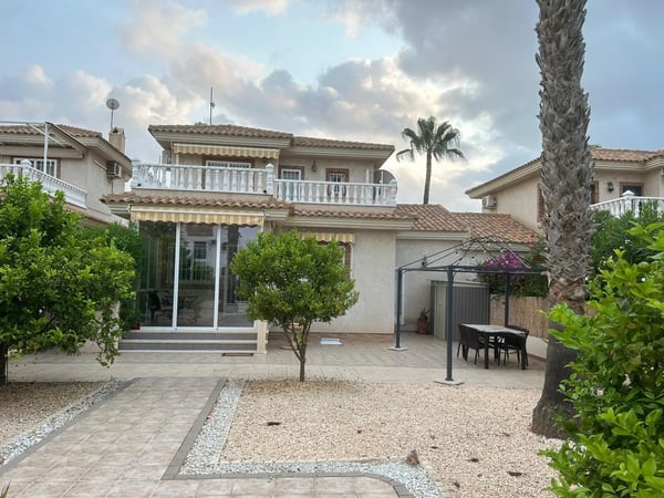 Villa in Villamartin - view 1