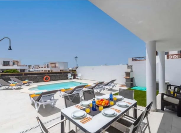 Villa in Playa Blanca - view 1