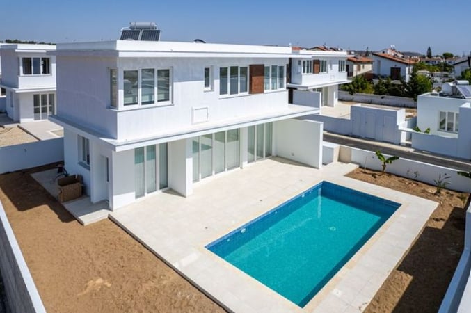 Villa in Pyla - view 1