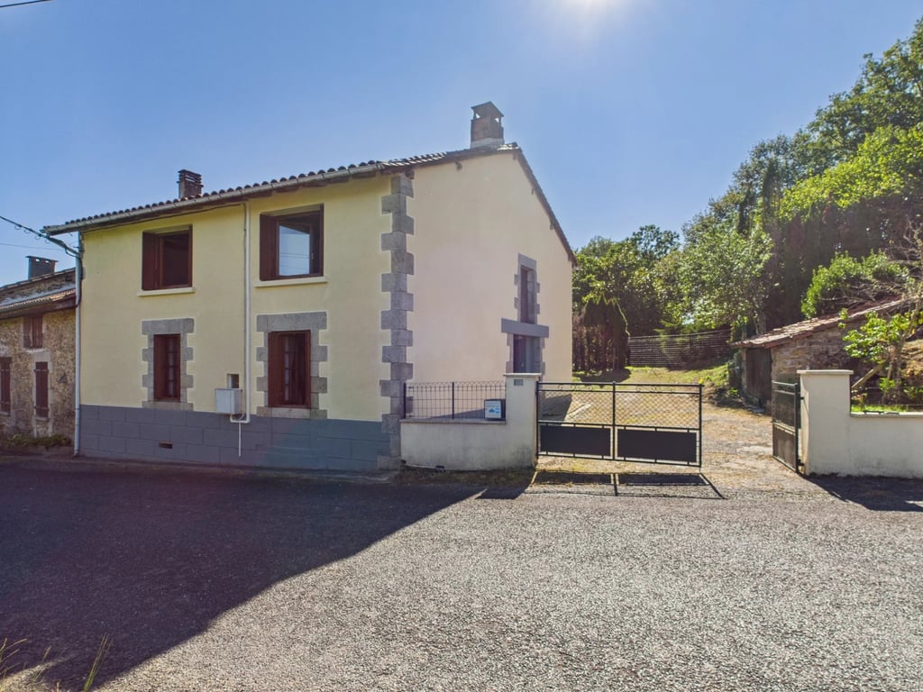 House in Piegut-Pluviers - Image 2