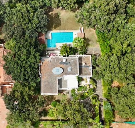 Villa in Sotogrande - view 1