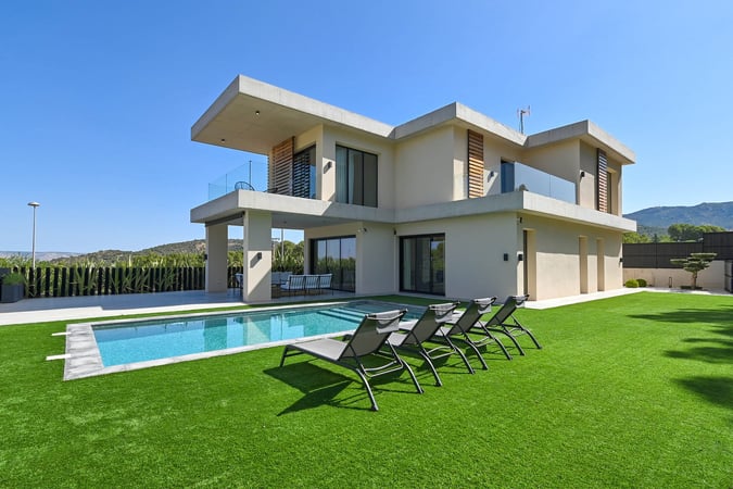 Villa in Alicante - view 1