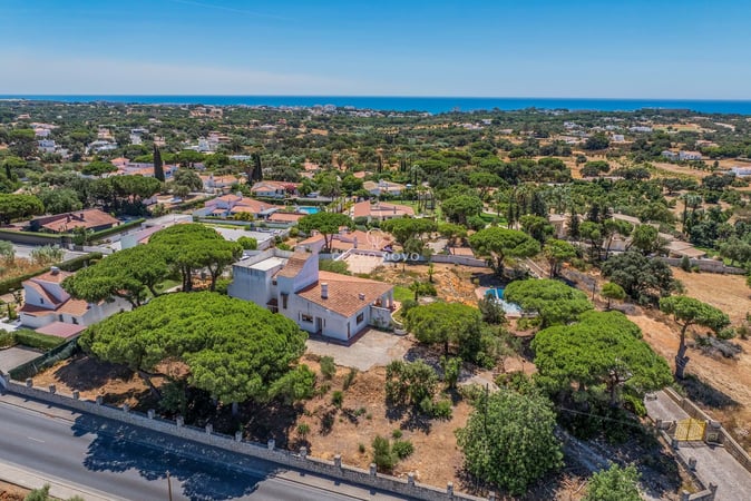 Villa in Mosqueira - view 1
