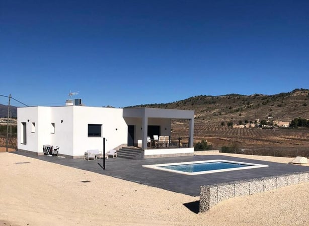 Villa in Pinoso - view 1