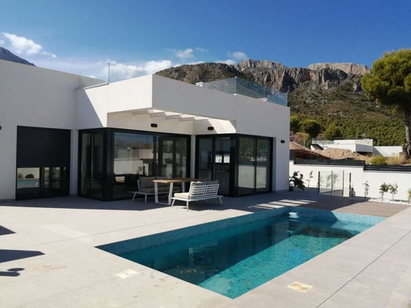 Villa in Alicante - view 1