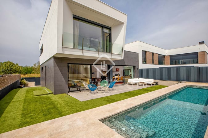 House in Girona - view 1