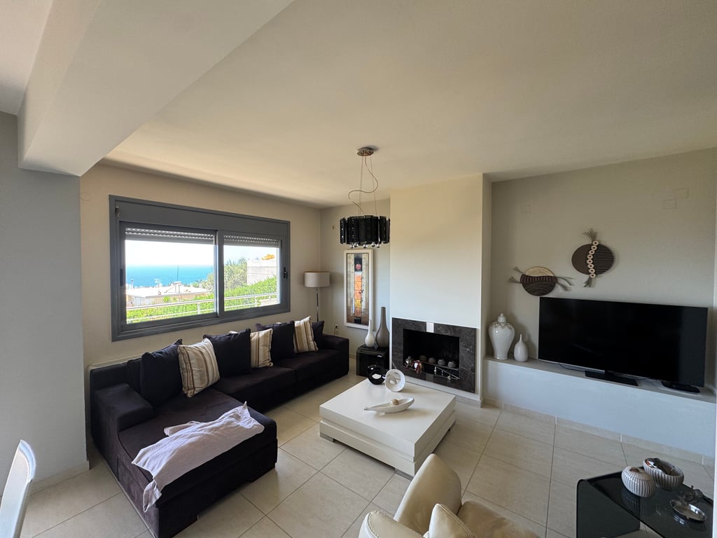 Villa in Central Greece - Image 4