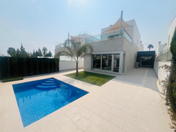 Villa in Los Alcazares - view 1