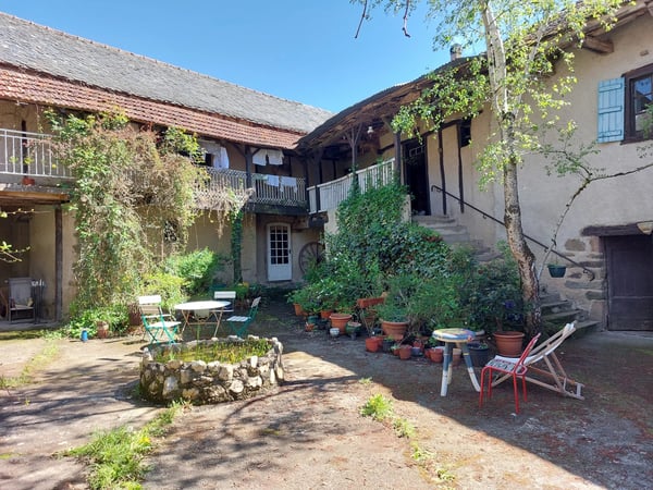 House in Jouqueviel - view 1