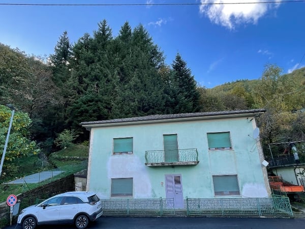 House in Vagli Sotto - view 1