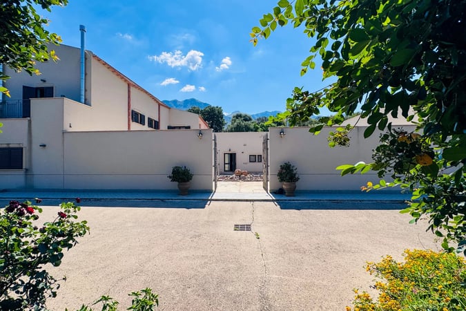 House in Collesano - view 1