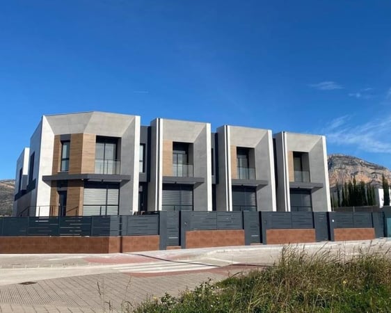 House in Gata de Gorgos - view 1