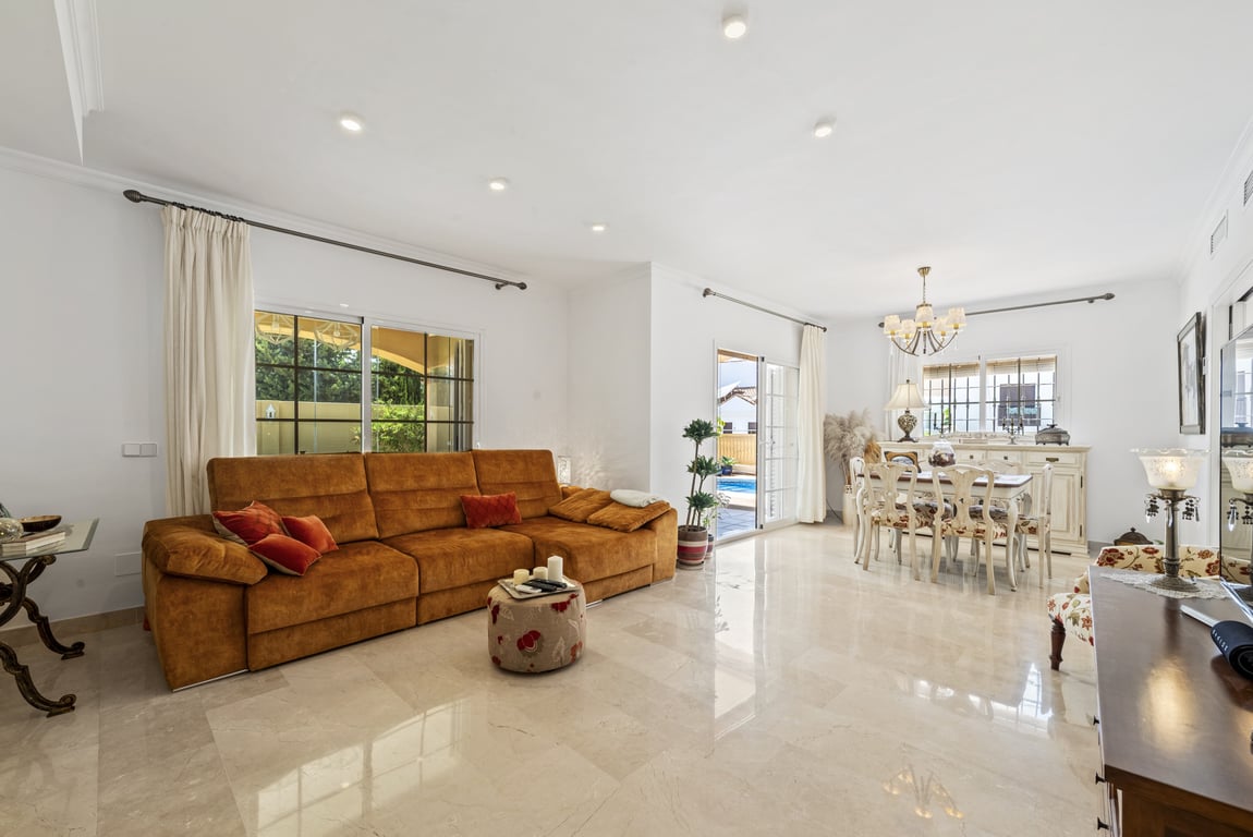 Villa in Riviera del Sol - Image 3