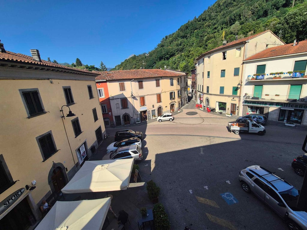 House in Gallicano - Image 3