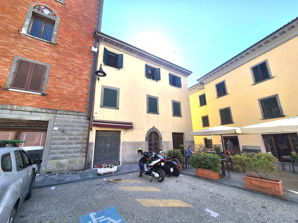 House in Gallicano - Image 2