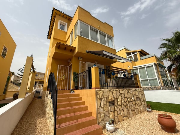 Villa in Urbanizacion los Balcones - view 1