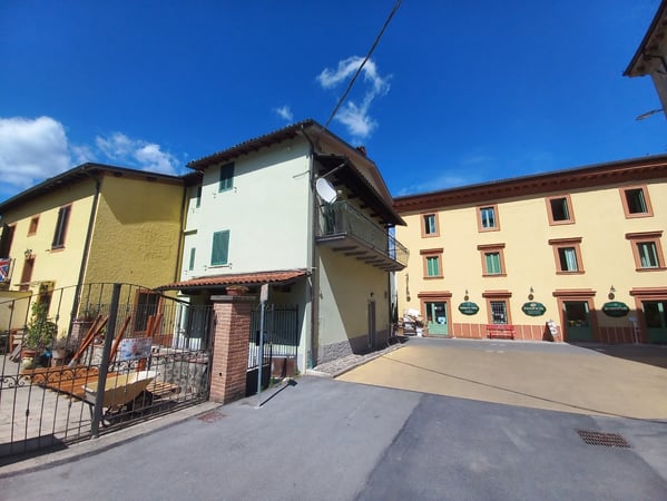 House in Camporgiano - view 1