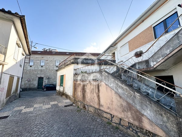 Villa in Viseu - view 1