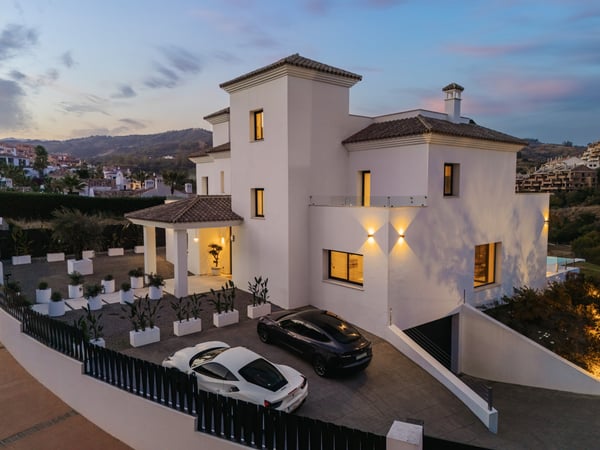 Villa in Artola - view 1