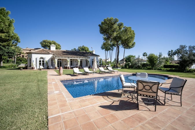 Villa in Nueva Andalucia - view 1