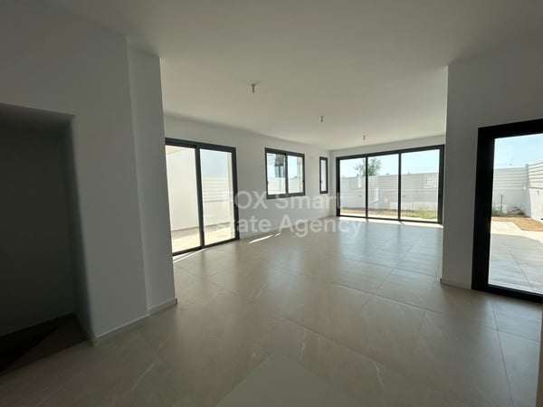 House in Dromolaxia - view 1