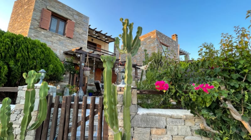 Villa in Megas Gialos - view 1