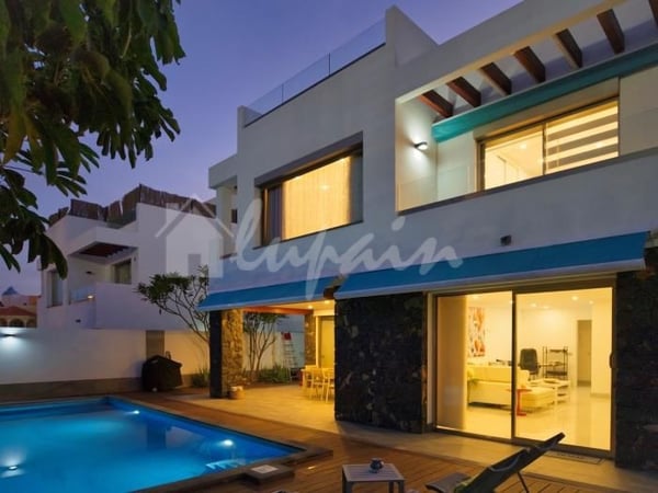 Villa in Los Cristianos - view 1