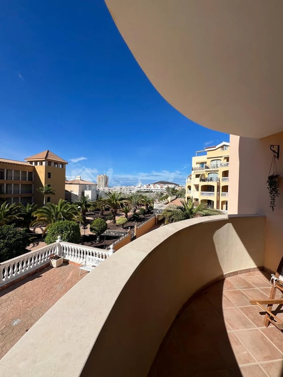Apartment in Los Cristianos - Image 2