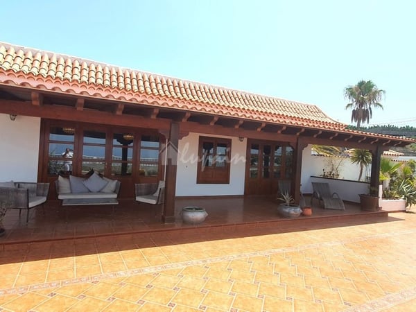 Villa in Puerto de Santiago - view 1