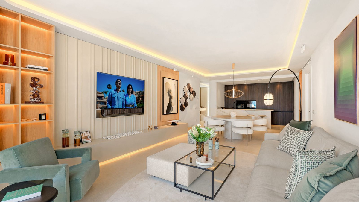 House in Estepona - Image 4