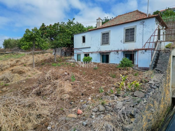 Villa in Canhas - view 1