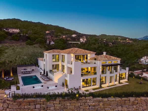 Villa in Benahavis - view 1