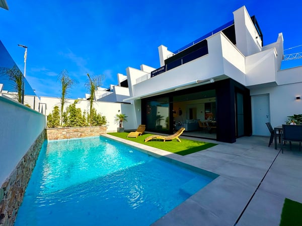 House in Santiago de la Ribera - view 1