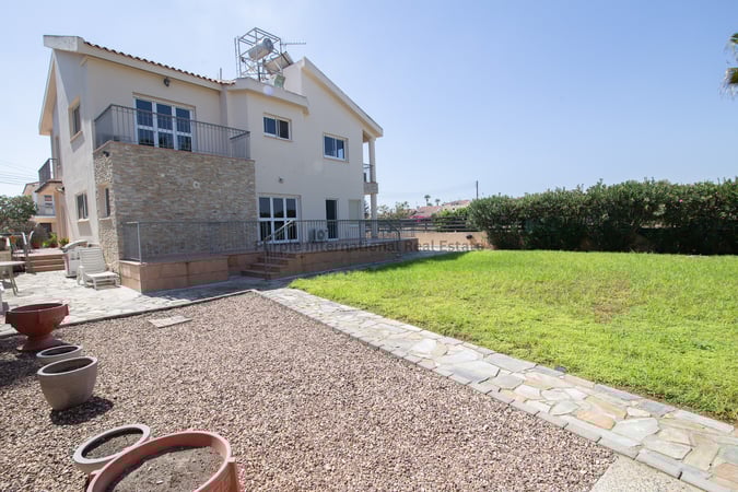 House in Kiti - view 1