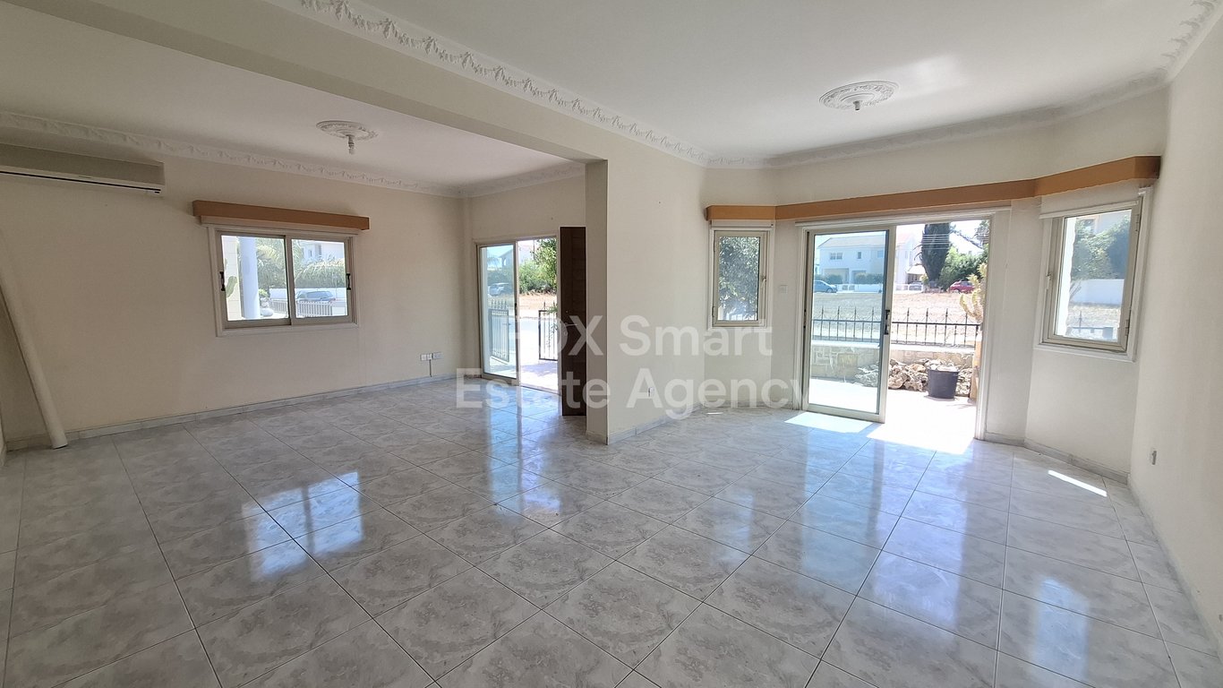 House in Ayios Vasilios - Image 3