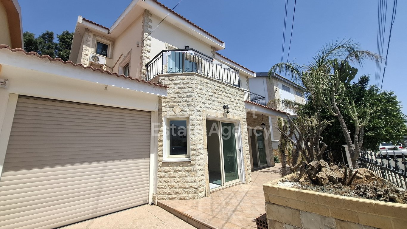 House in Ayios Vasilios - Image 2