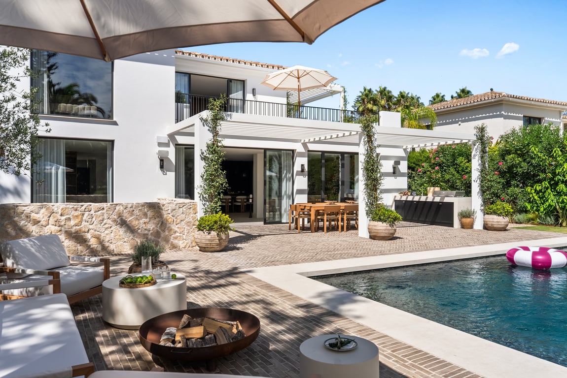 Villa in Nueva Andalucia - Image 2