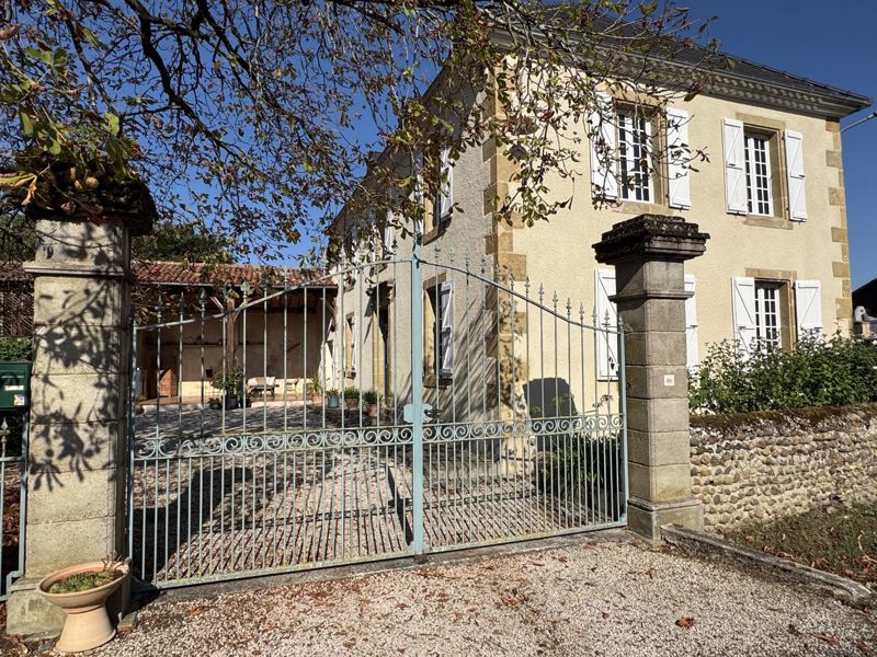 House in Masseube - Image 3