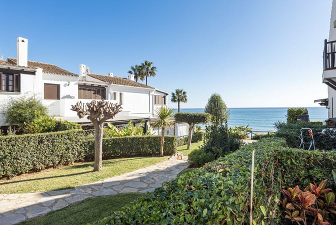 House in Estepona - view 1