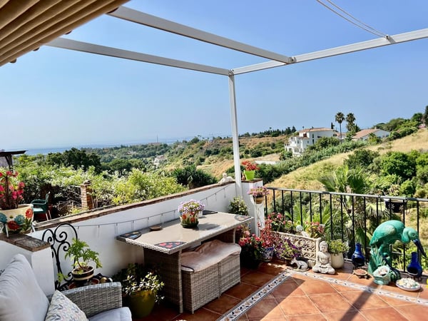 House in Estepona - view 1